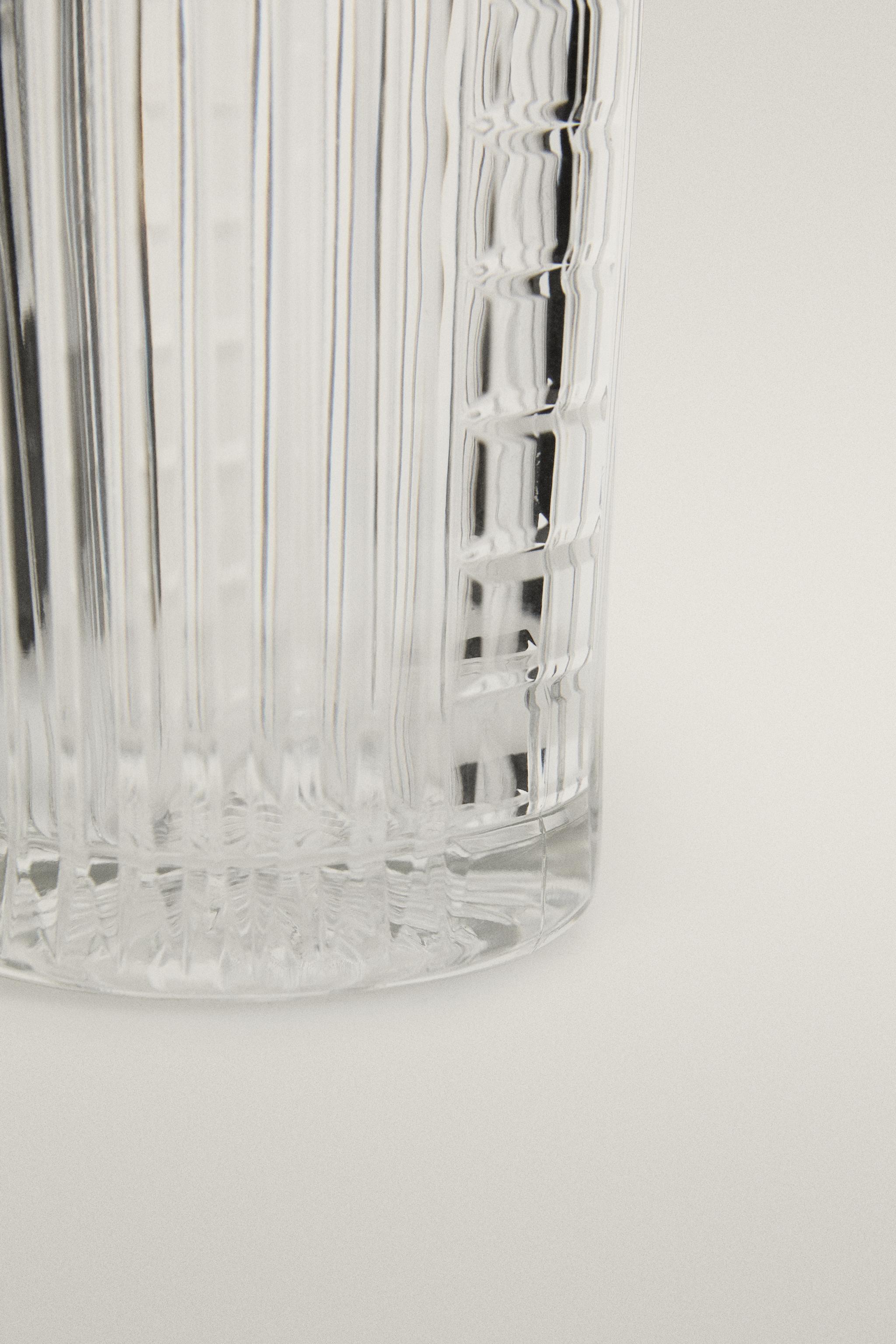 GLASS SOFT DRINK TUMBLER WITH RAISED DESIGN